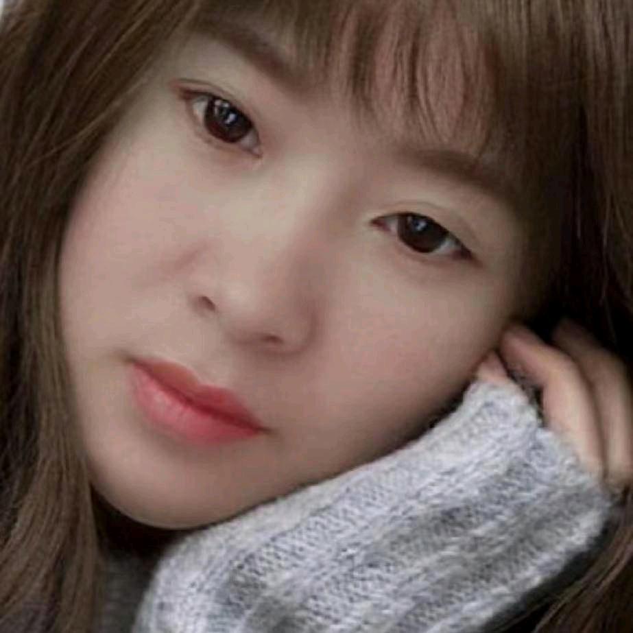 轻薄的嘴唇含着千万个谎言