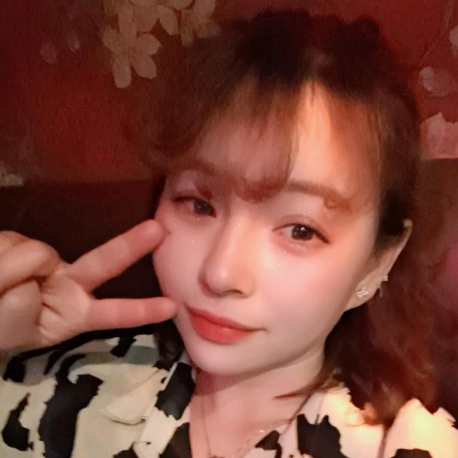 偃师市缑氏镇喜林鼓厂的小店制作牛皮鼓