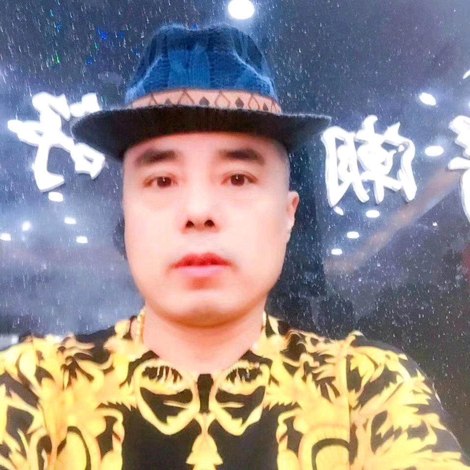 新区潮男社服装店