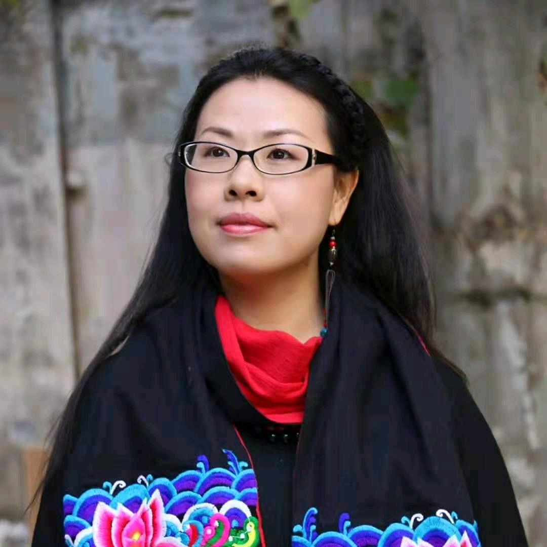 古月教唱歌
