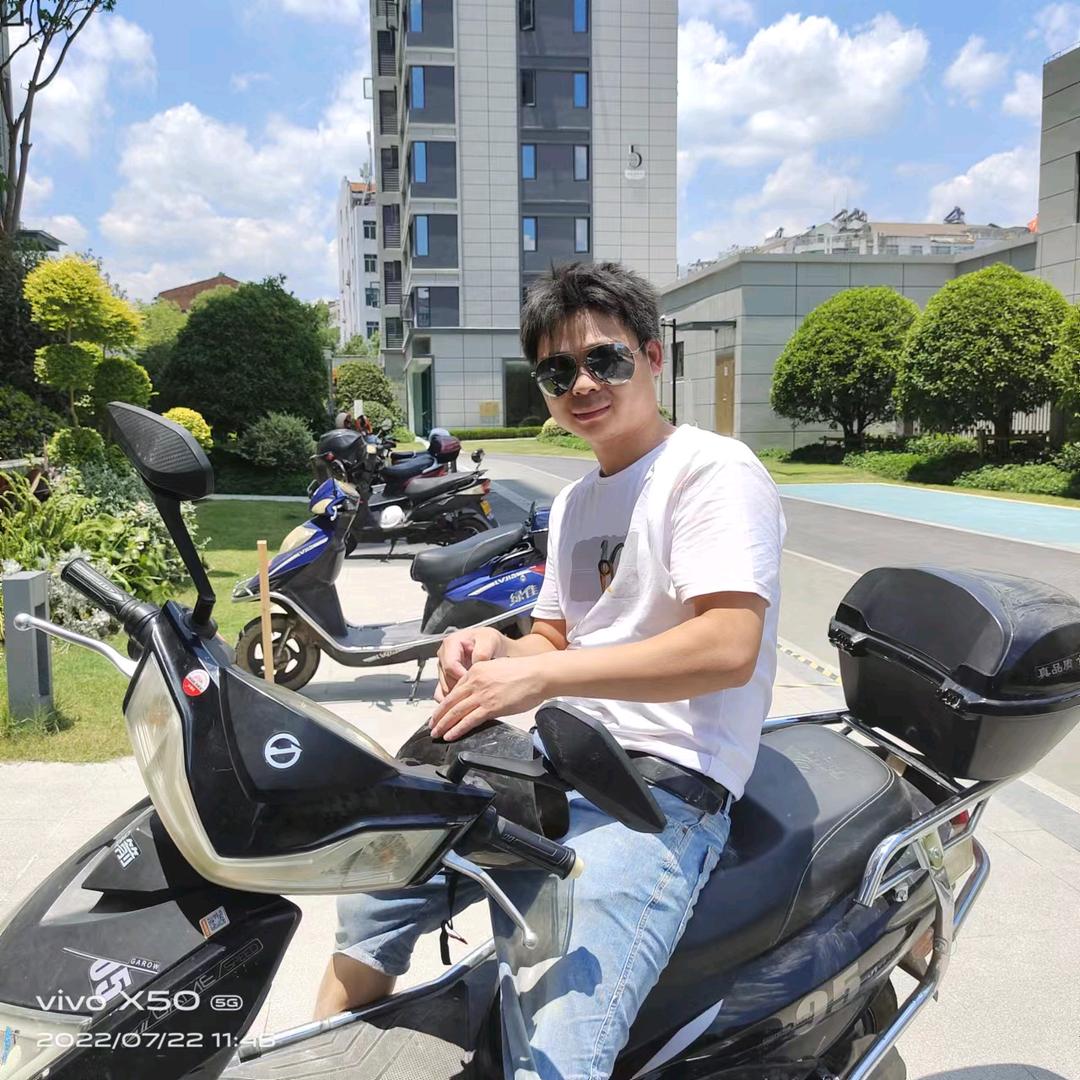 郭亚星在仙居贴岩板瓷砖