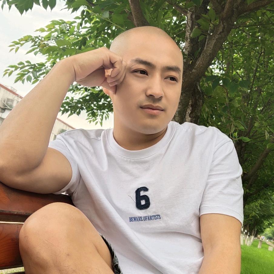 新丹制衣👉光头胡子