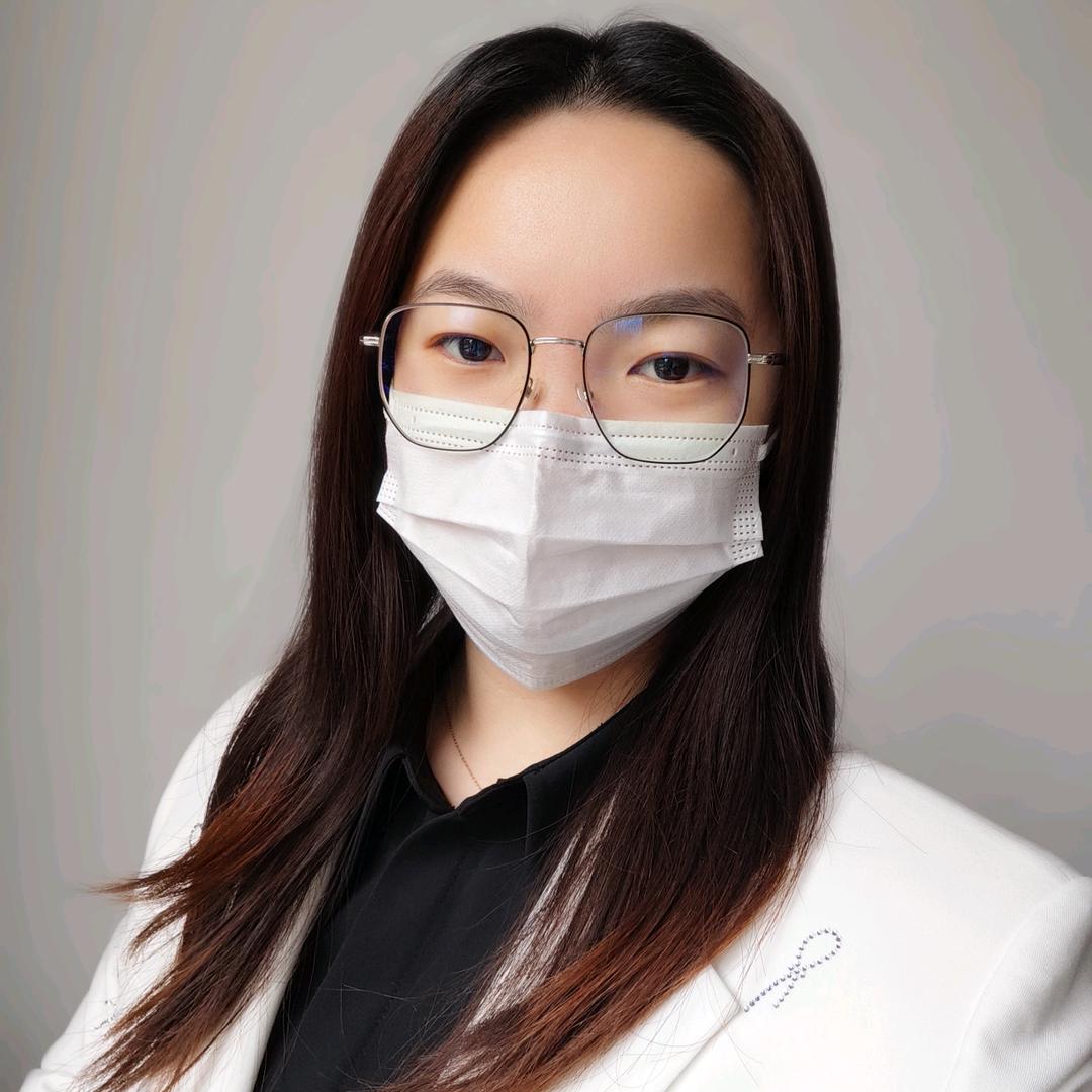 采蘑菇的小姑娘