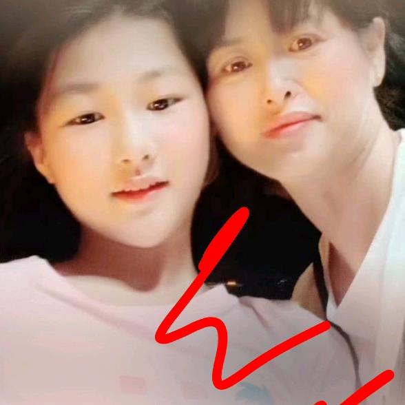 单身妈妈带着女儿生活