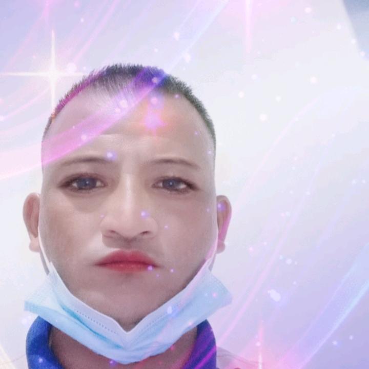 相聚在一起笑脸长开