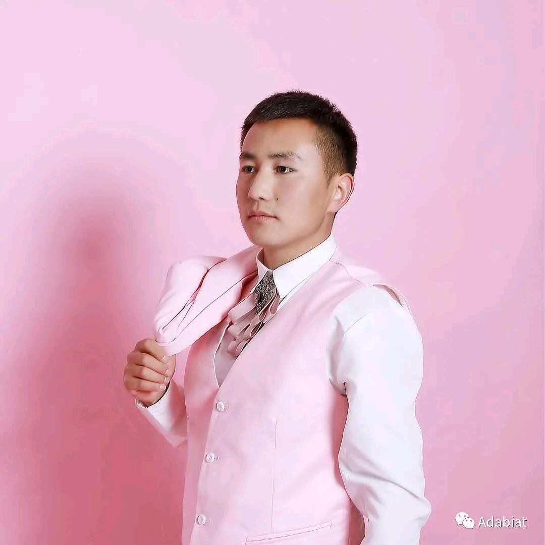 主持人玛买提努尔·阿山