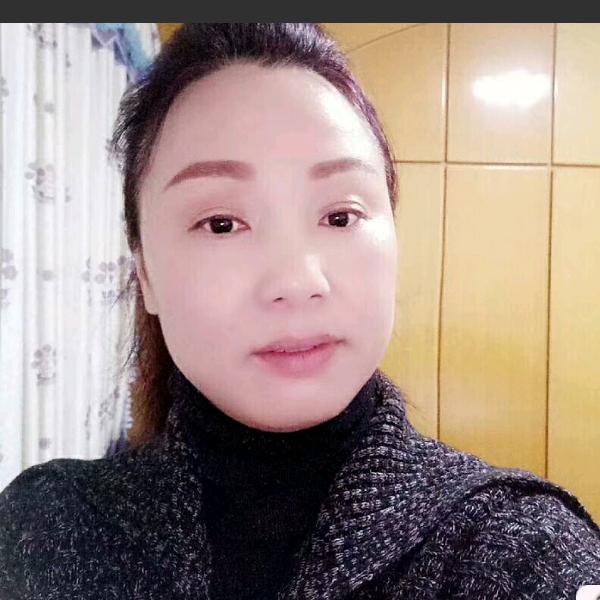 十年专职新生儿护理师，李姐。