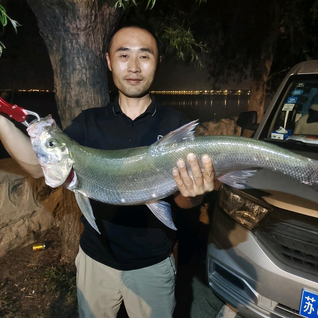 杨峻文钓鱼