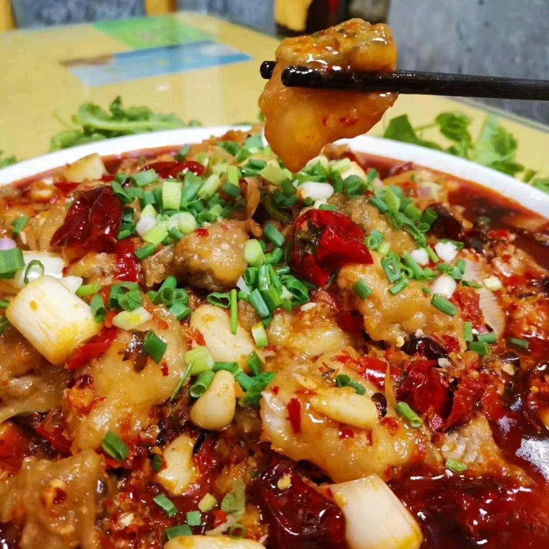 安宁蜀东鱼村火锅店