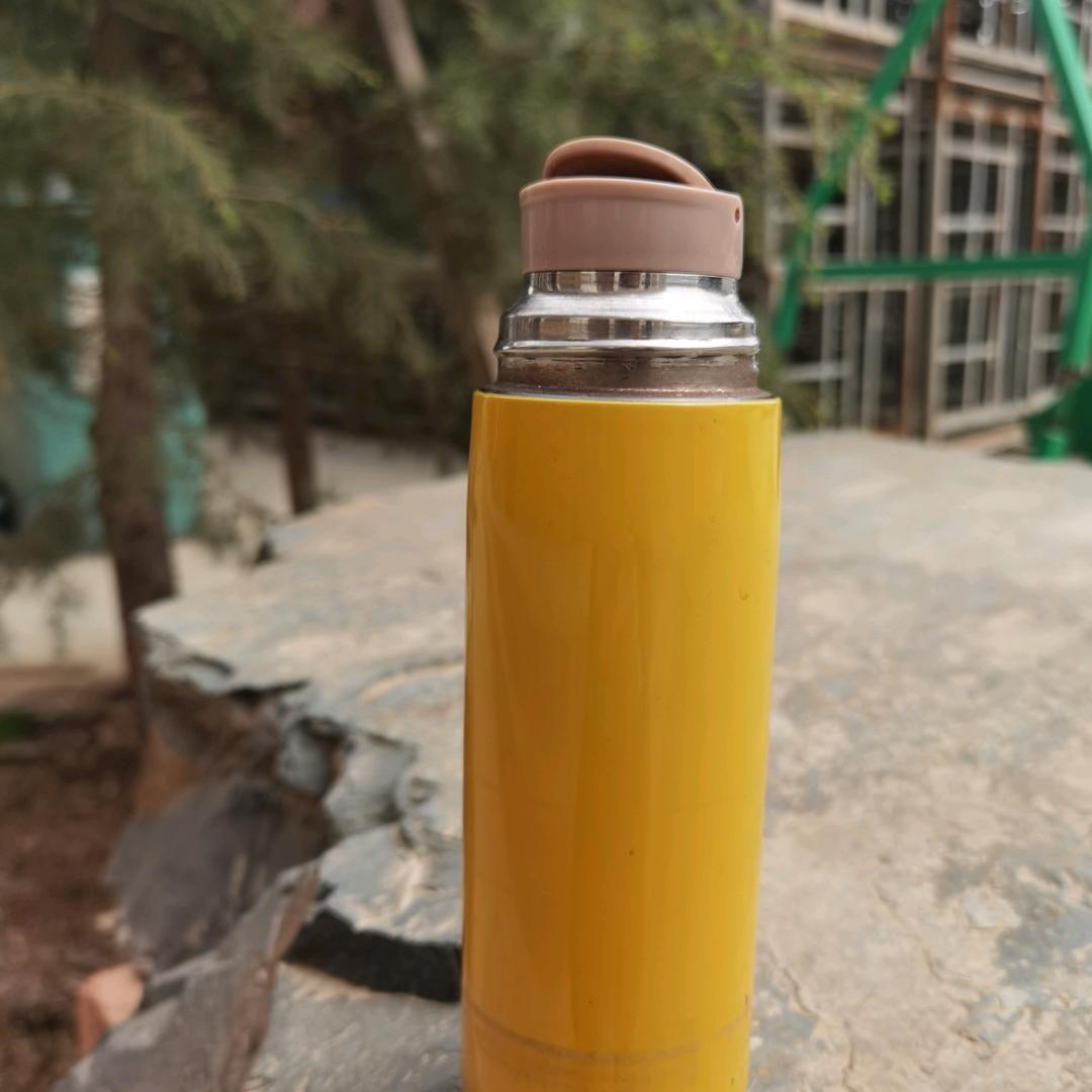 冰冷茶水