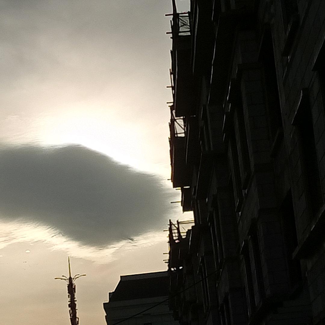 我自狂歌向天笑