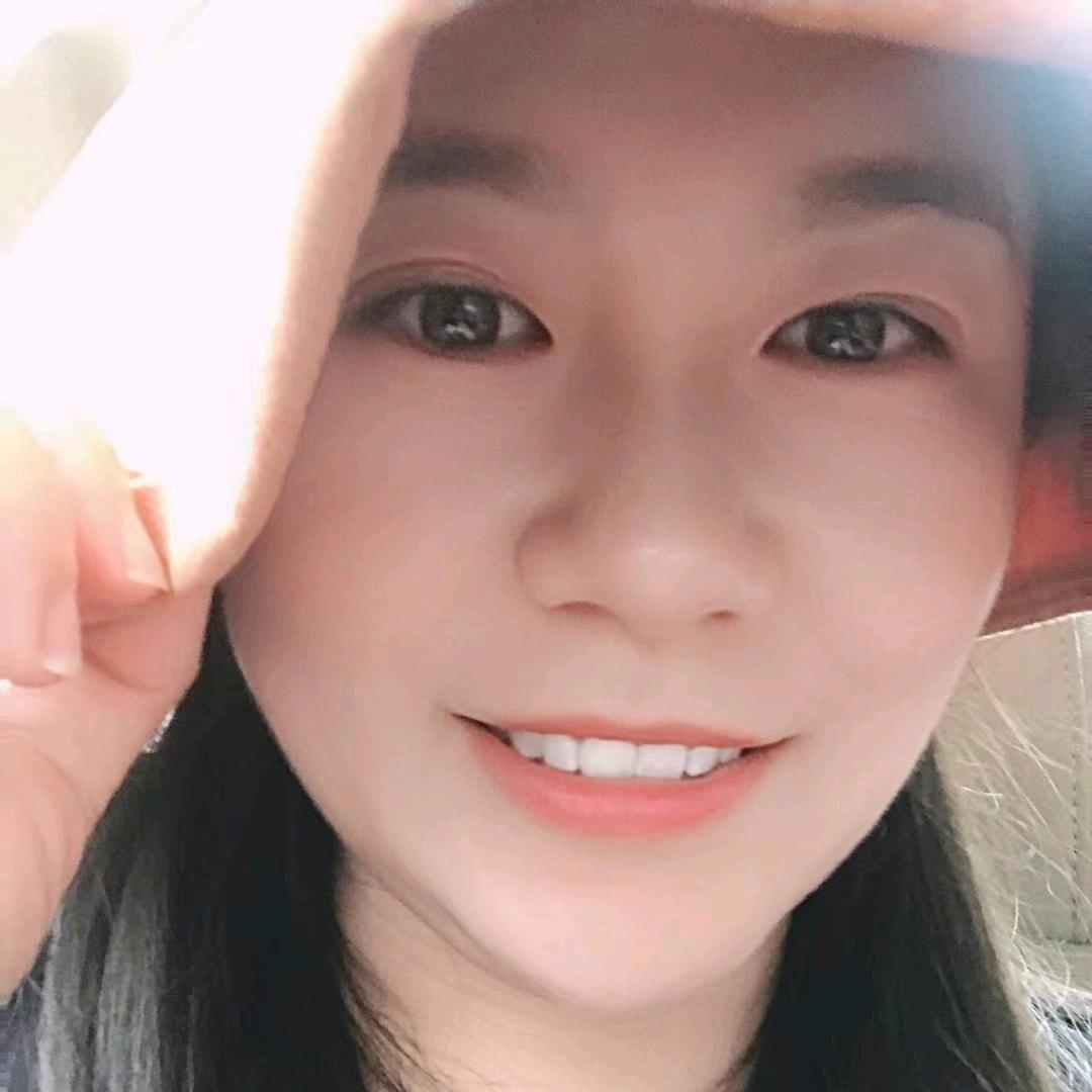 大脸盘子小姐姐
