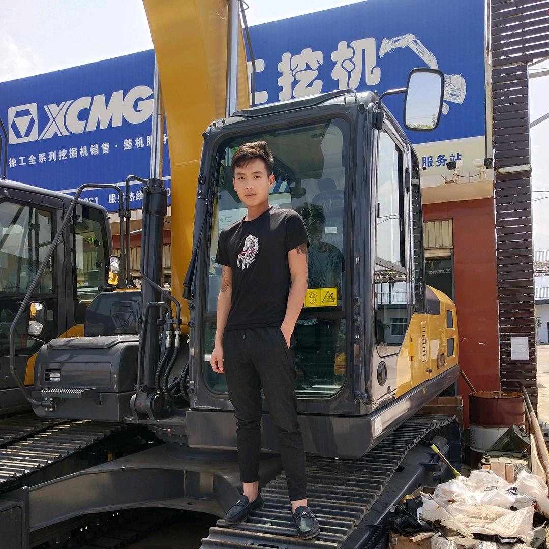 《90后挖机小伙》