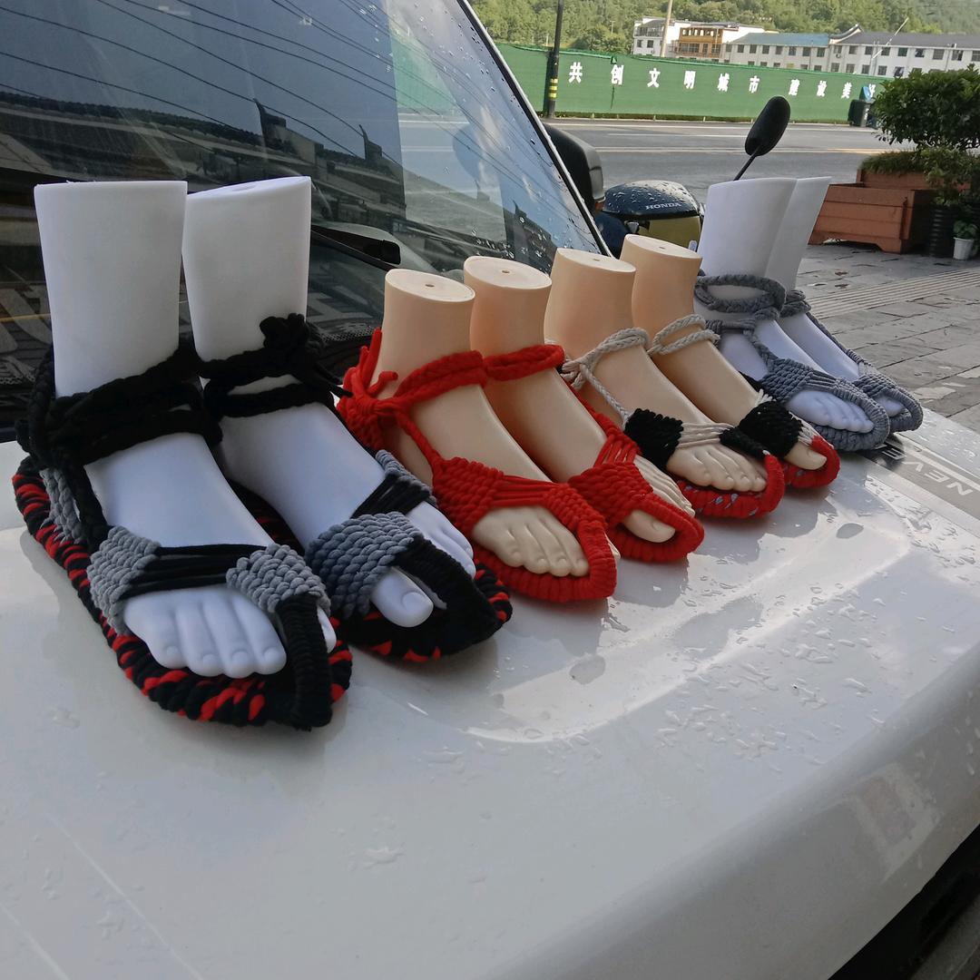 金寨县大别山草鞋制作