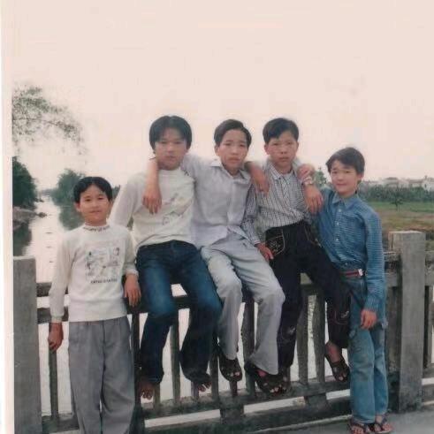 小 萝卜头