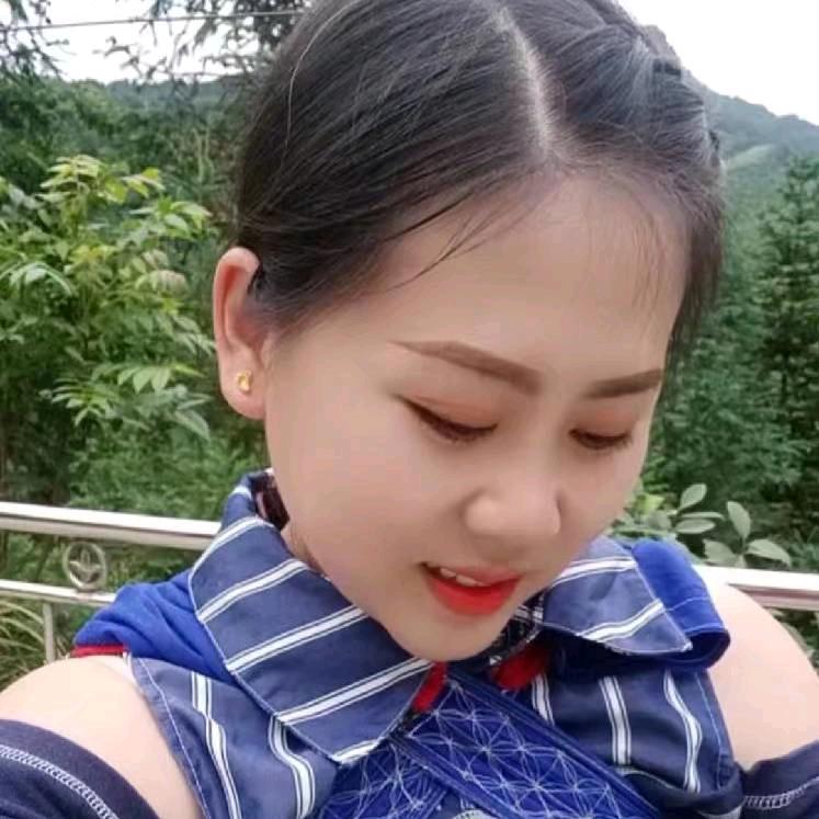 韩英