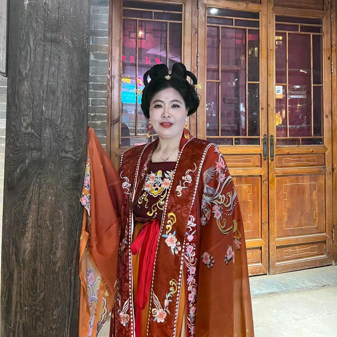 奋斗姐🎤首播摆摊直播两不误