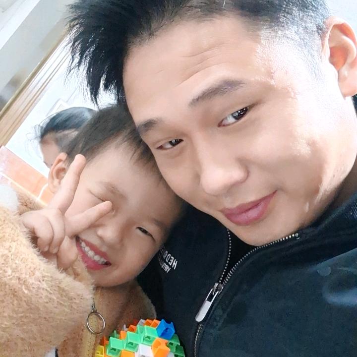 小何建筑劳务工