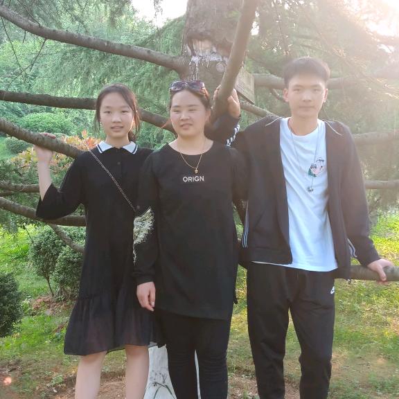 愿时光能缓，愿故人不散