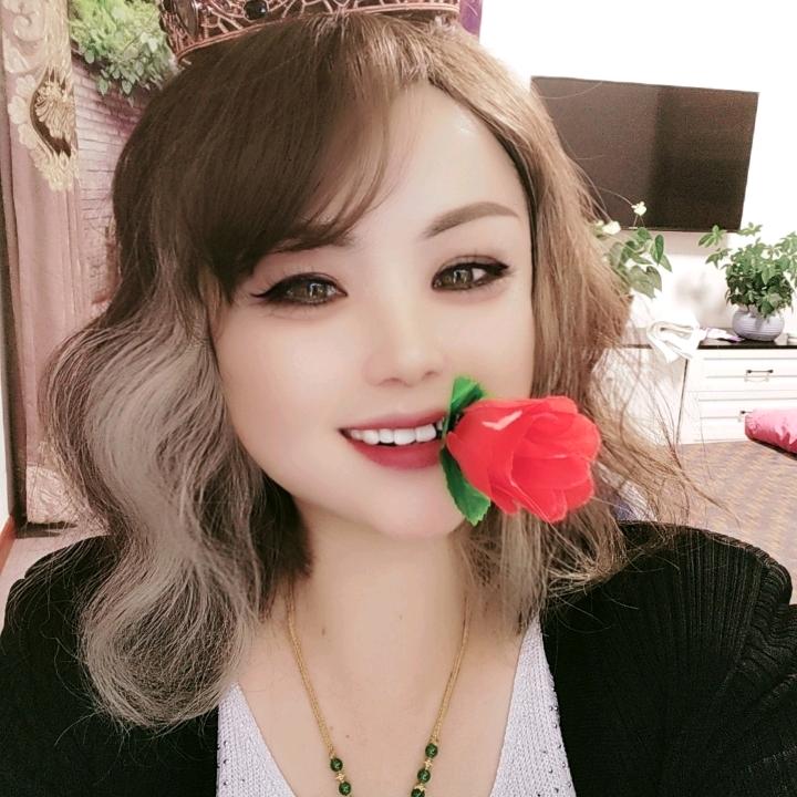 玲玲。