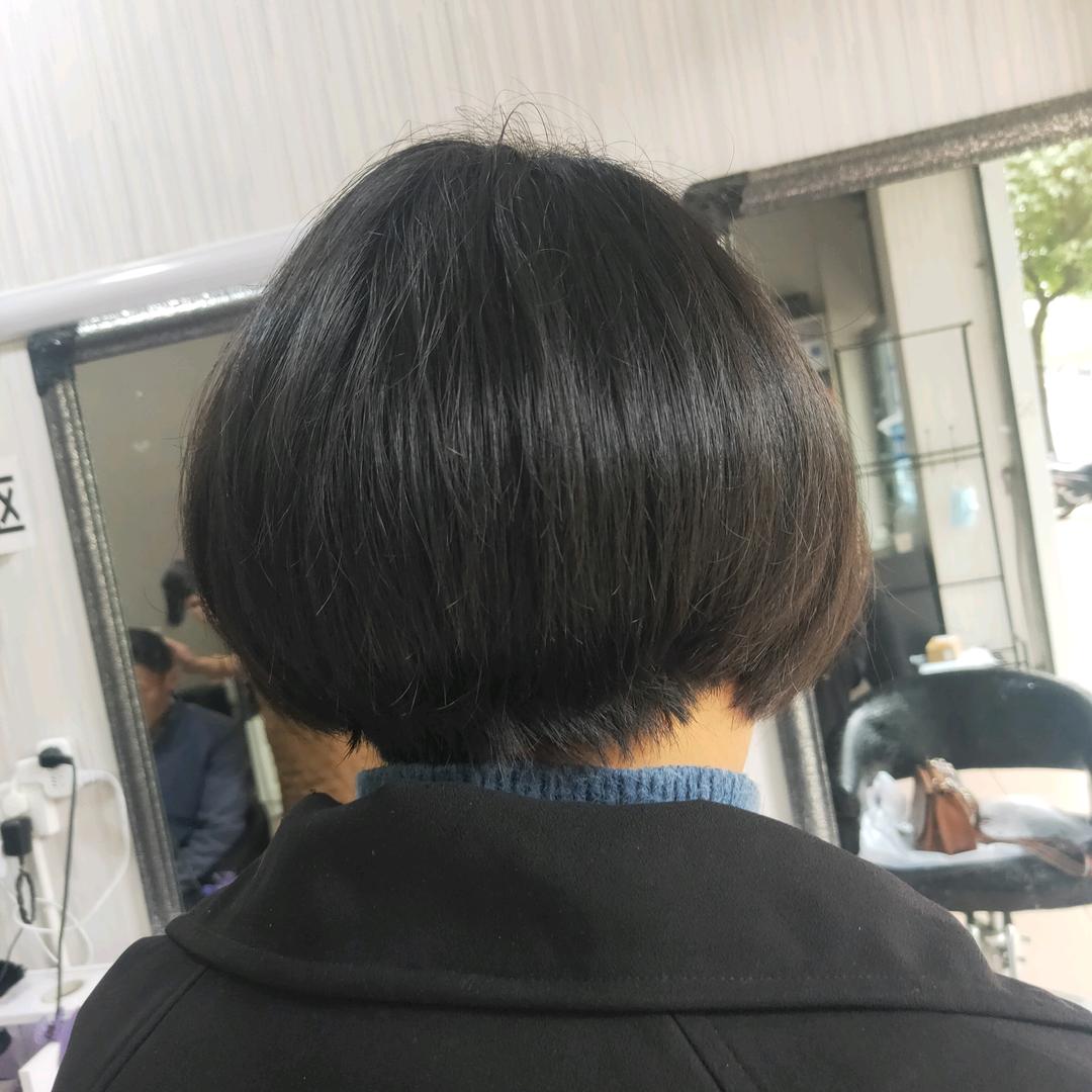 短发女人(不定时直播)