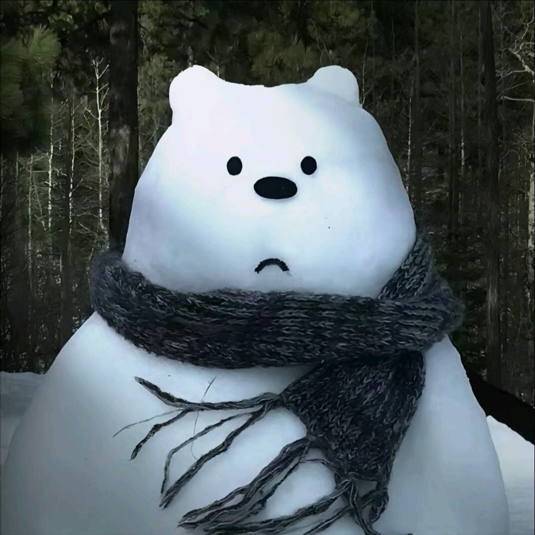 森林里的白雪熊