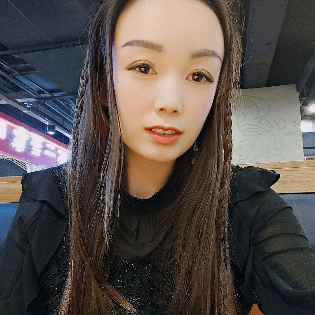 YOUNG姿美妆 美甲美睫  建业城店