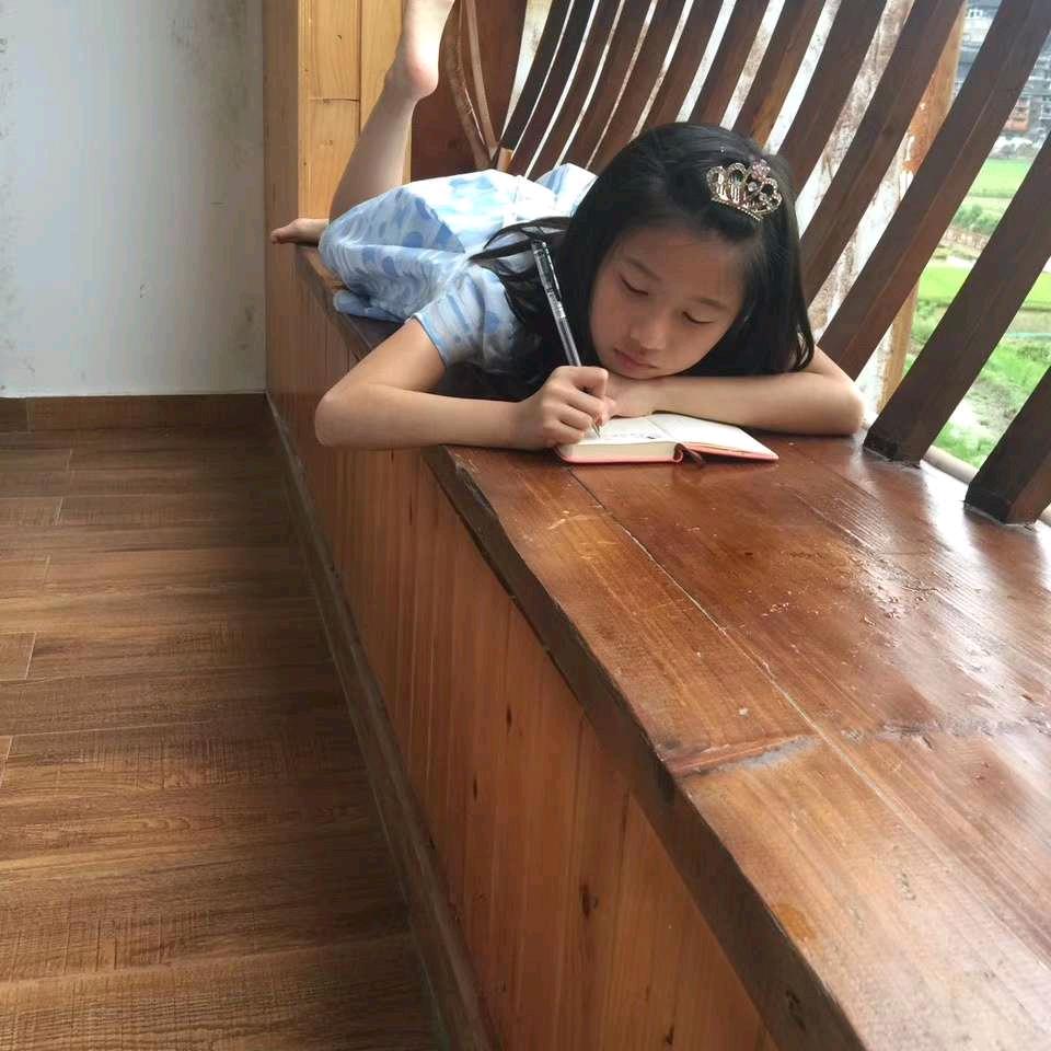 旅游百事通许小霞