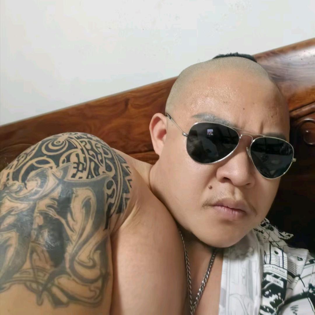 常熟硬汉阿诺铁汉柔情（迷人又反派的硬汉）