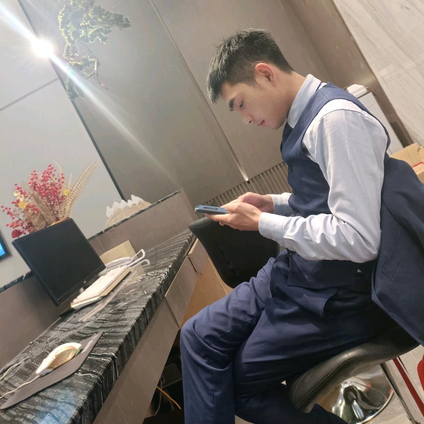 林达阳光 --印象置业顾问梁壮