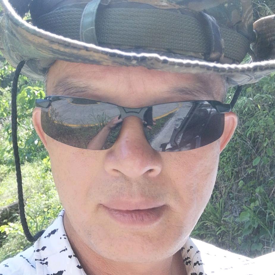 南丹通达驾校眼镜教练