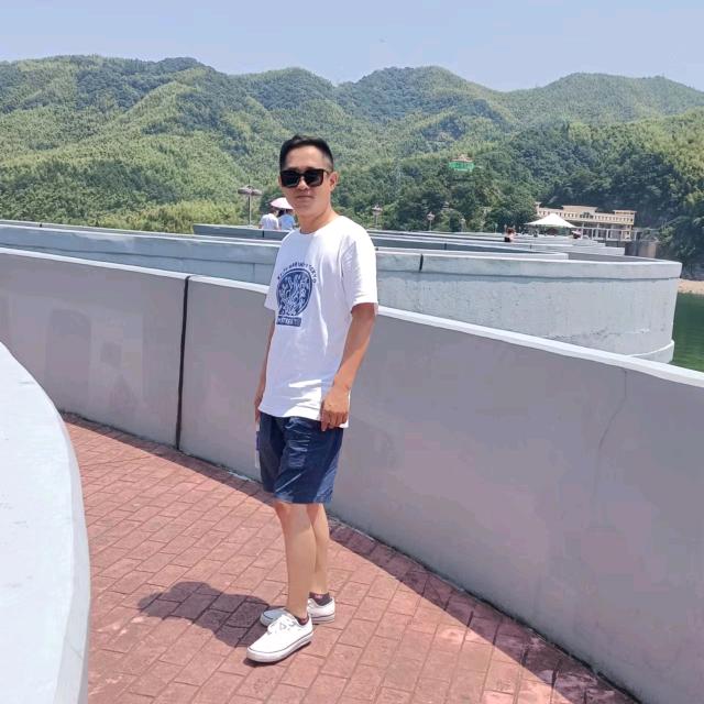 油腻大叔头像