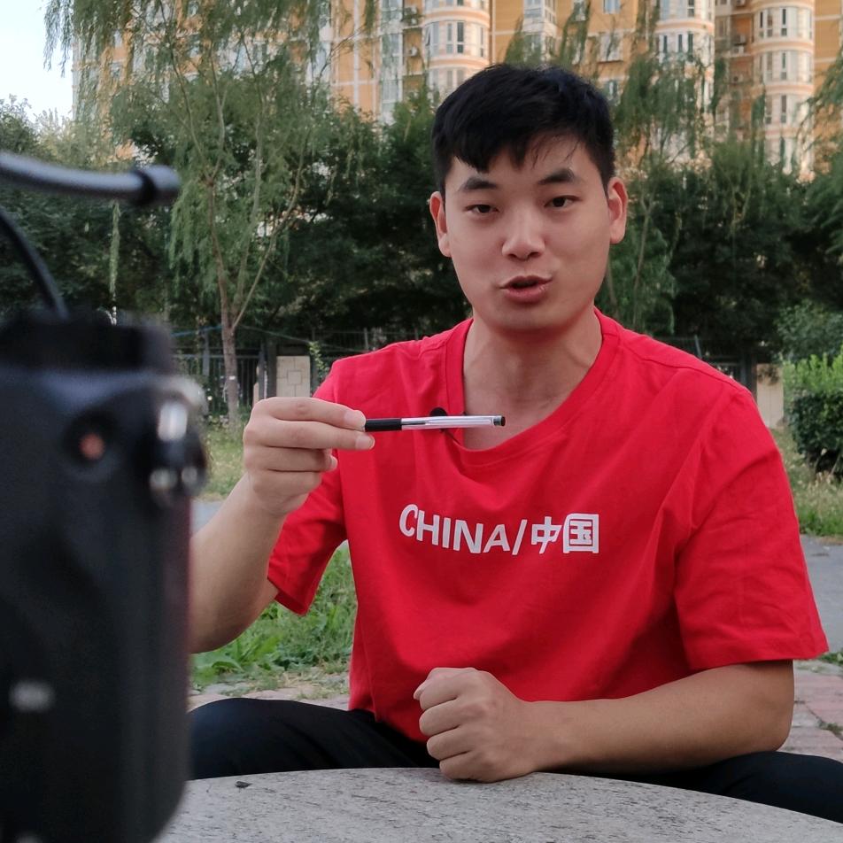 小魔术师何镖@抖音