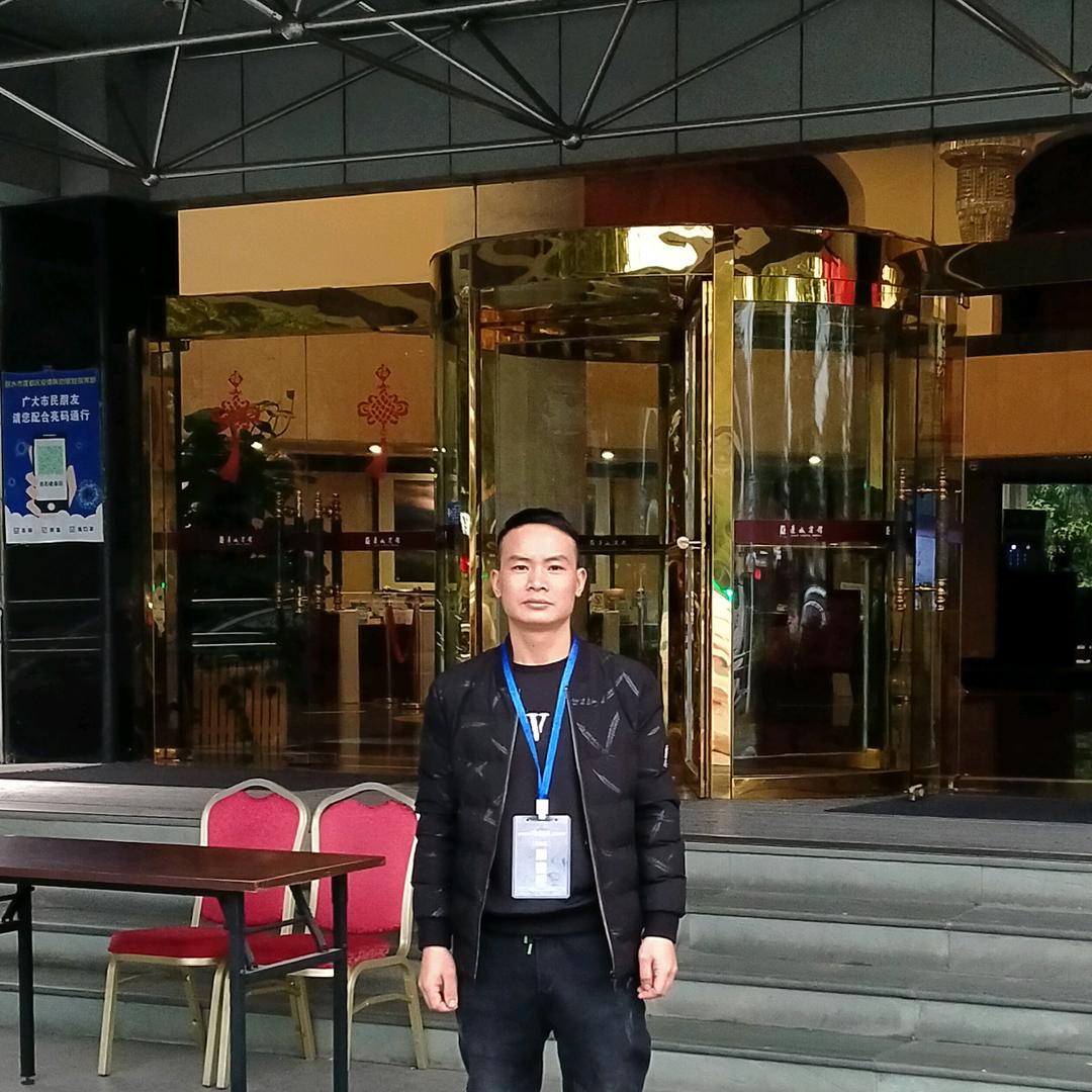 爱乐器的小哥