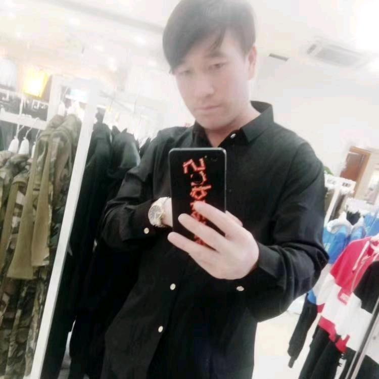 小建外墙外表搞装修。