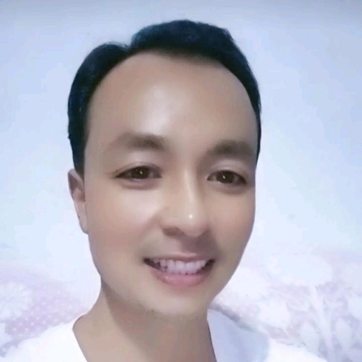 爱笑的小哥