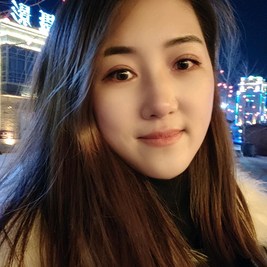 小俩口烤冷面的小莹