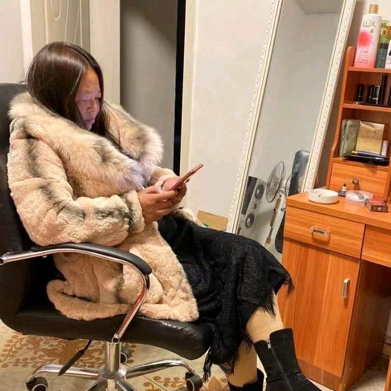 明亮川妹