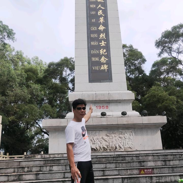 金牌创意瓷砖店，刘康华