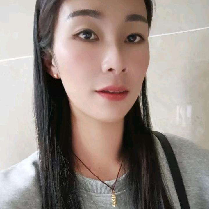 卖饲料卖衣服的小万