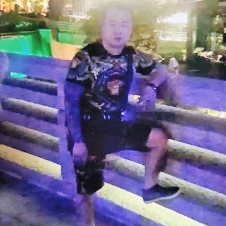─=≡Σ(((靳 宝林)つ