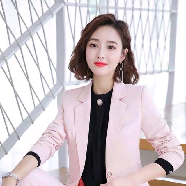 美女主持人