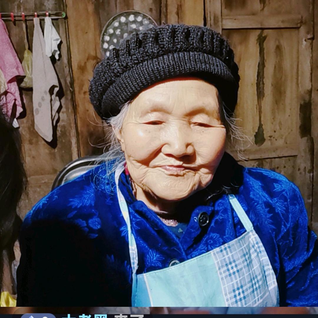100岁老奶奶直播