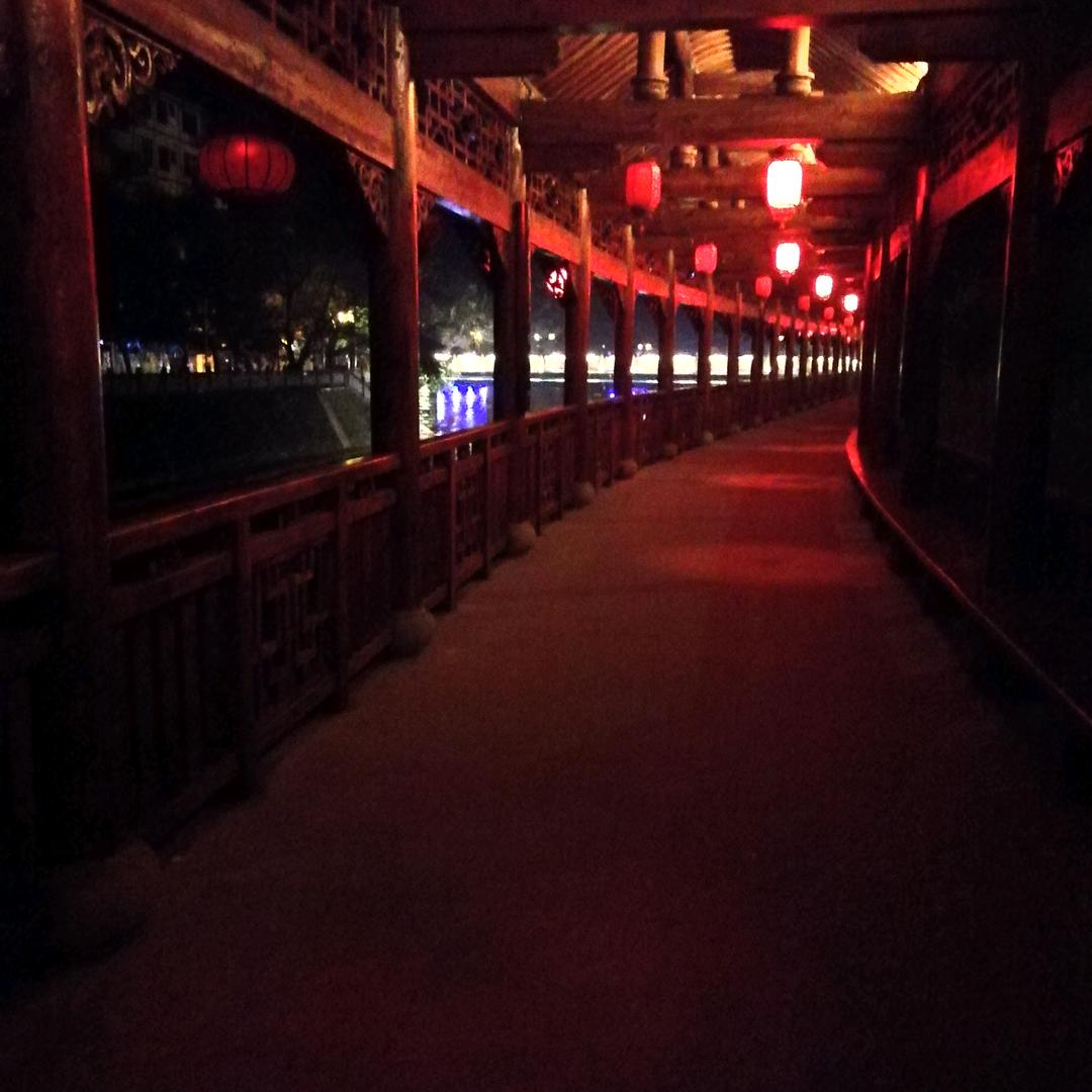 黑水河畔