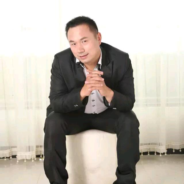 小龙人军哥
