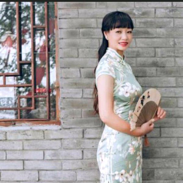 面似桃花