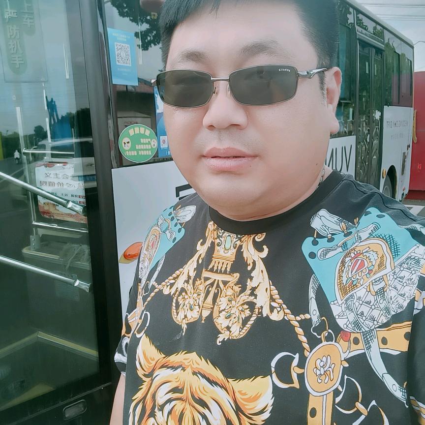 开飞机去要饭
