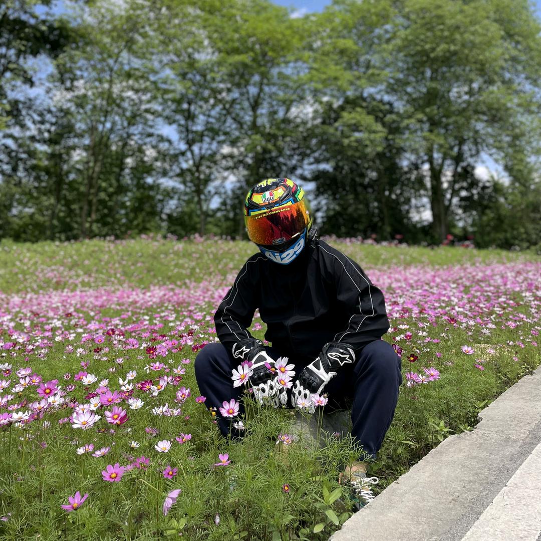 阿斌不骑车    "