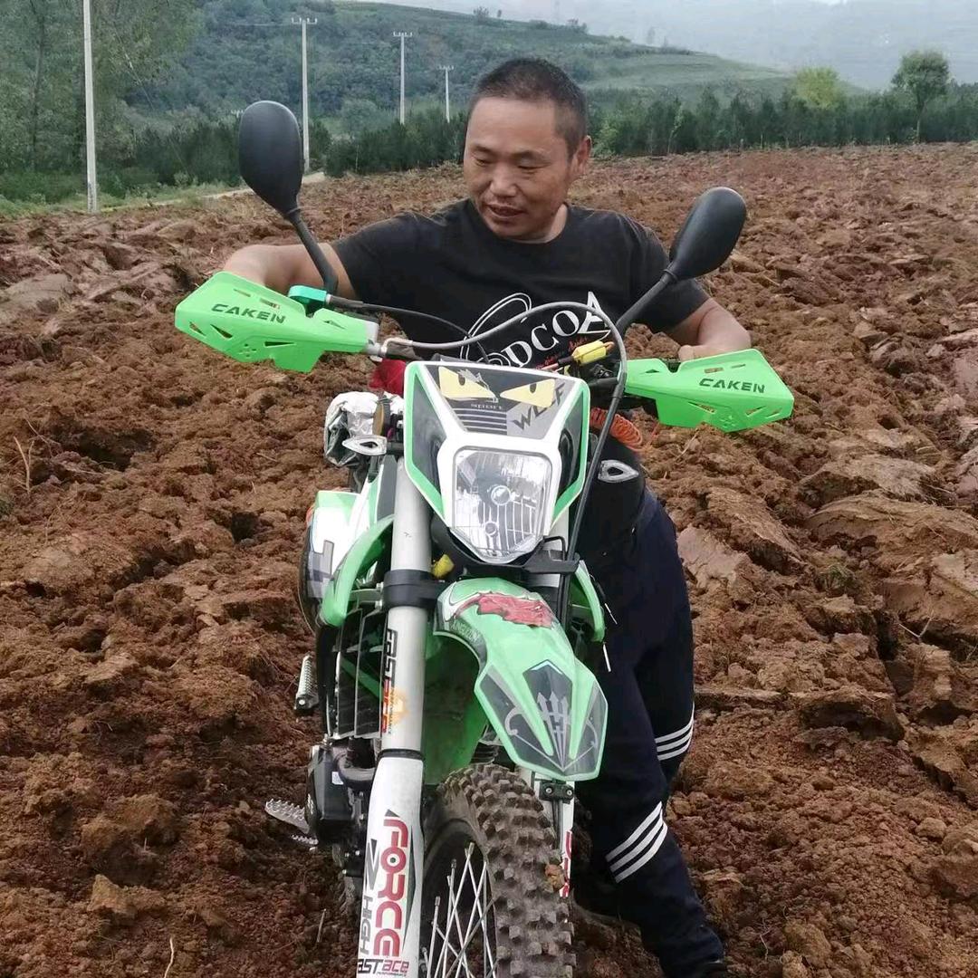 实在人康彦，承接树脂瓦，彩钢瓦大小工程。