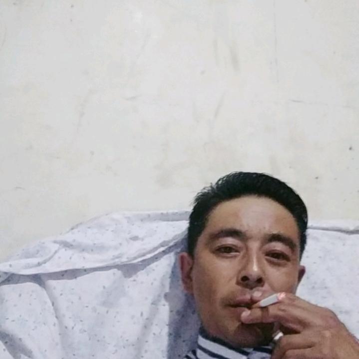 苦中快乐单身哥。